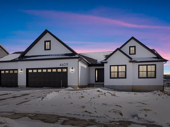 4609 Sonoma Dr, Cedar Falls, IA 50613