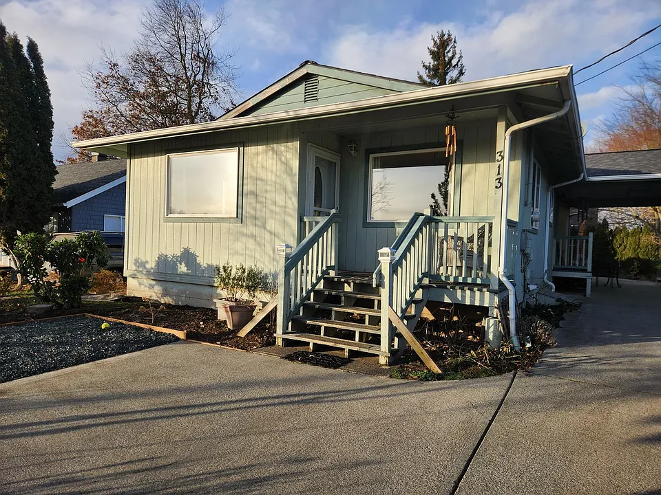 313 E Main St