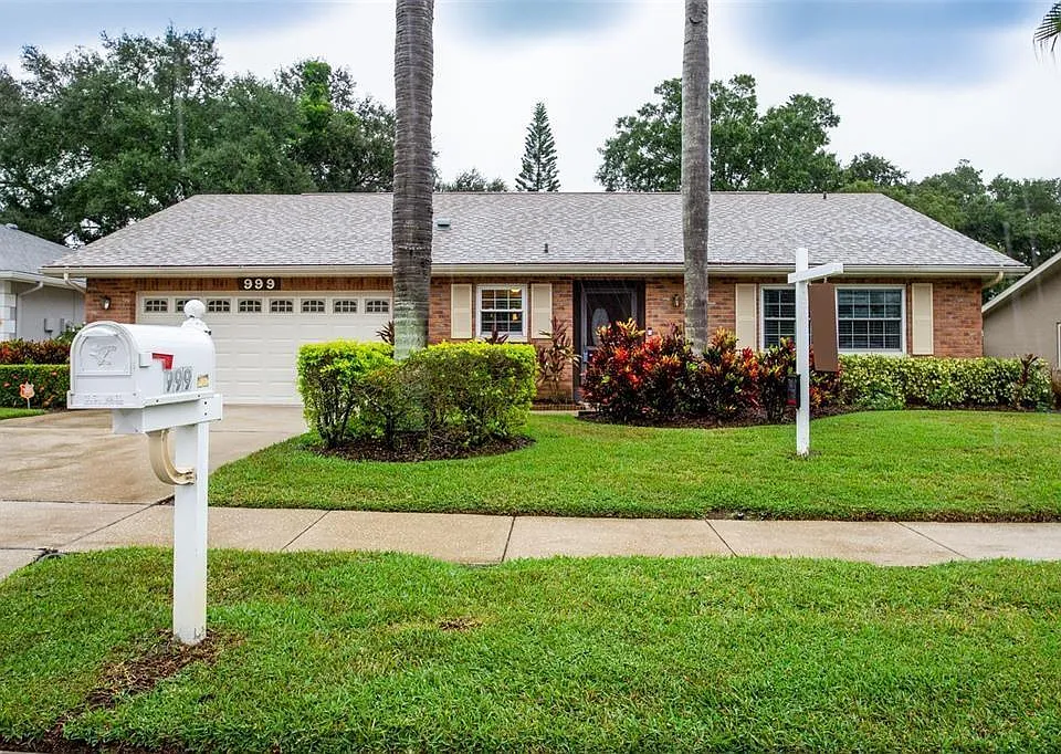 999 Gillespie Dr