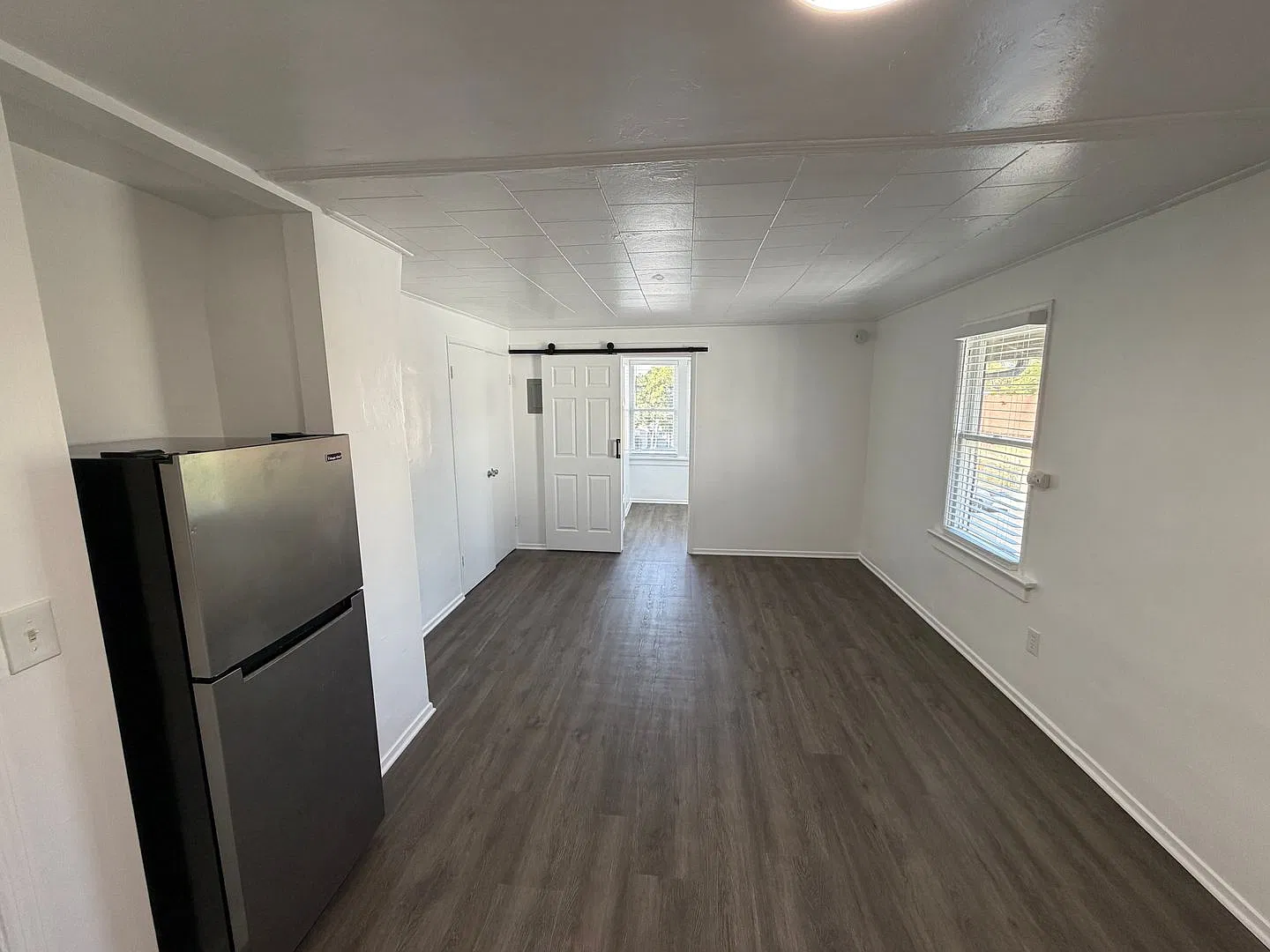 1350 E Hellman Street — Photo 4