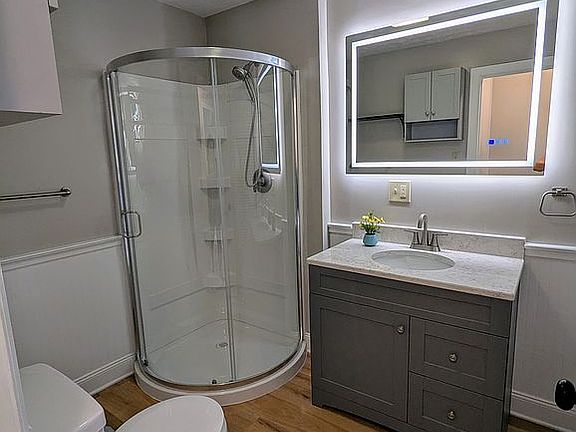4th image of 743 Roberts St