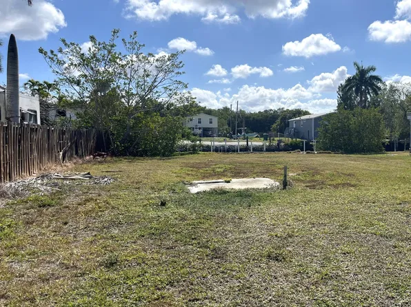 31 Plantation Dr, Everglades City, FL 34139