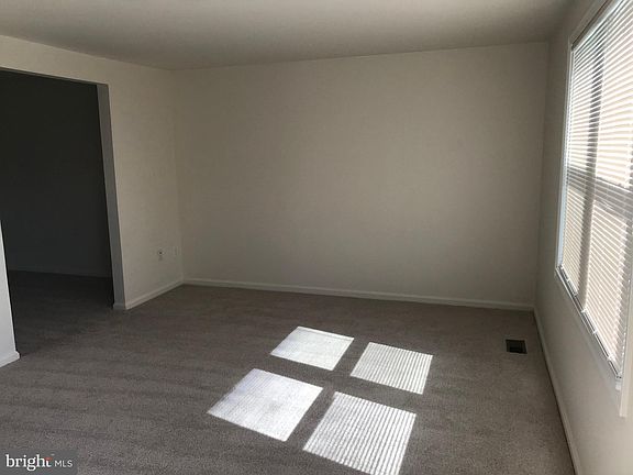 4th image of 125 Lamont Ln
