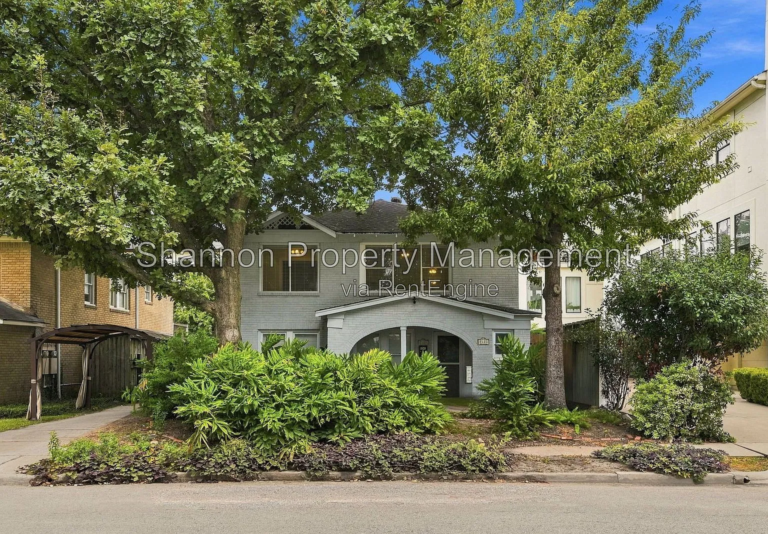 2 bed, 1.0 bath, 1300 sqft, $2,300 — Photo 2