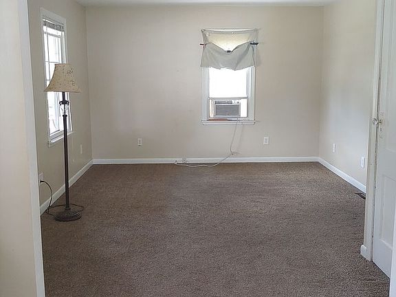 3rd image of 28202 Hanover Blvd