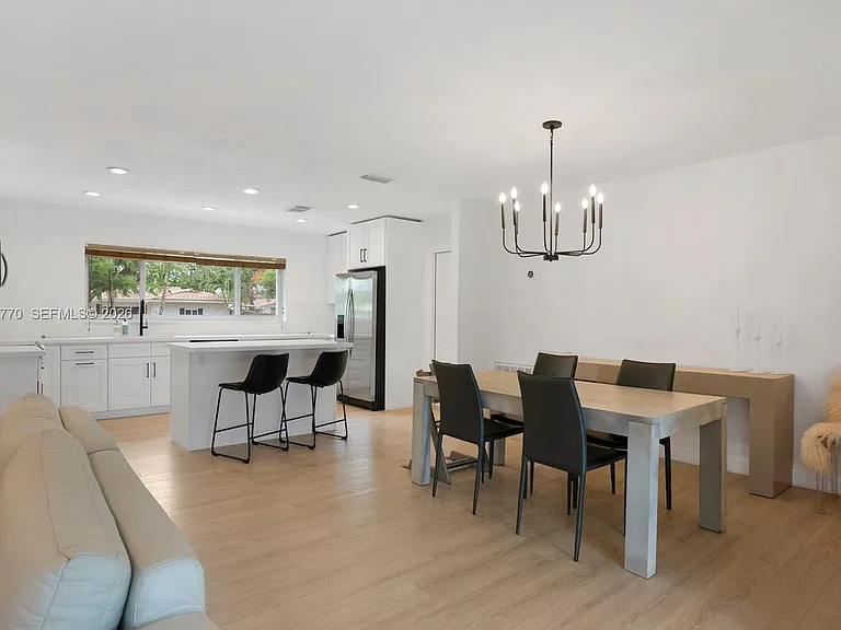 1365 SW 9th St — Photo 5