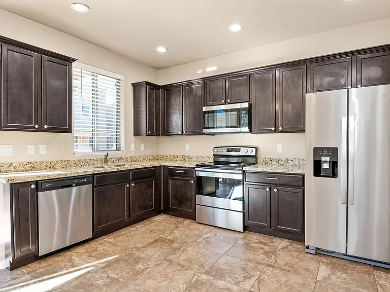 240 E Scepter Ln — Photo 11