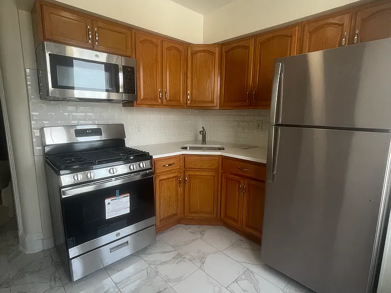 6 Webster Ave #5 — Photo 3