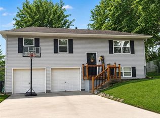 1209 NW Golfview Dr, Grain Valley, MO 64029