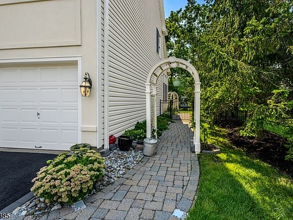 5th image of 18 Hartlander St