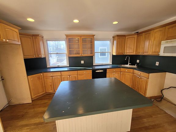 3rd image of 84 Lonergan Dr