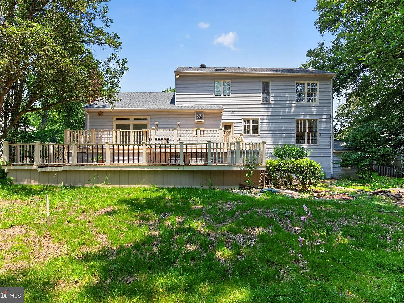 5 bed, 3.5 bath, 3030 sqft, $4,500 — Photo 3