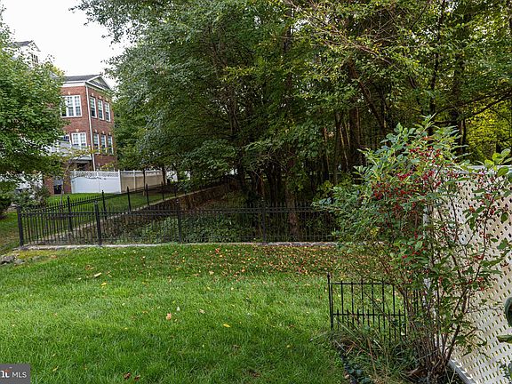 3rd image of 10595 Mason Park Ct