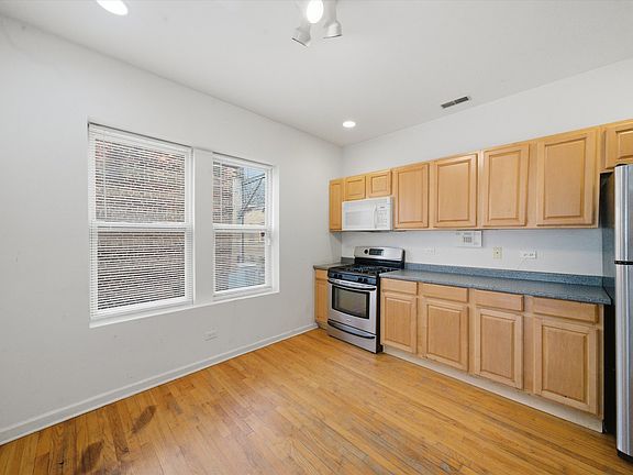 5th image of 850 E 82nd St APT 3
