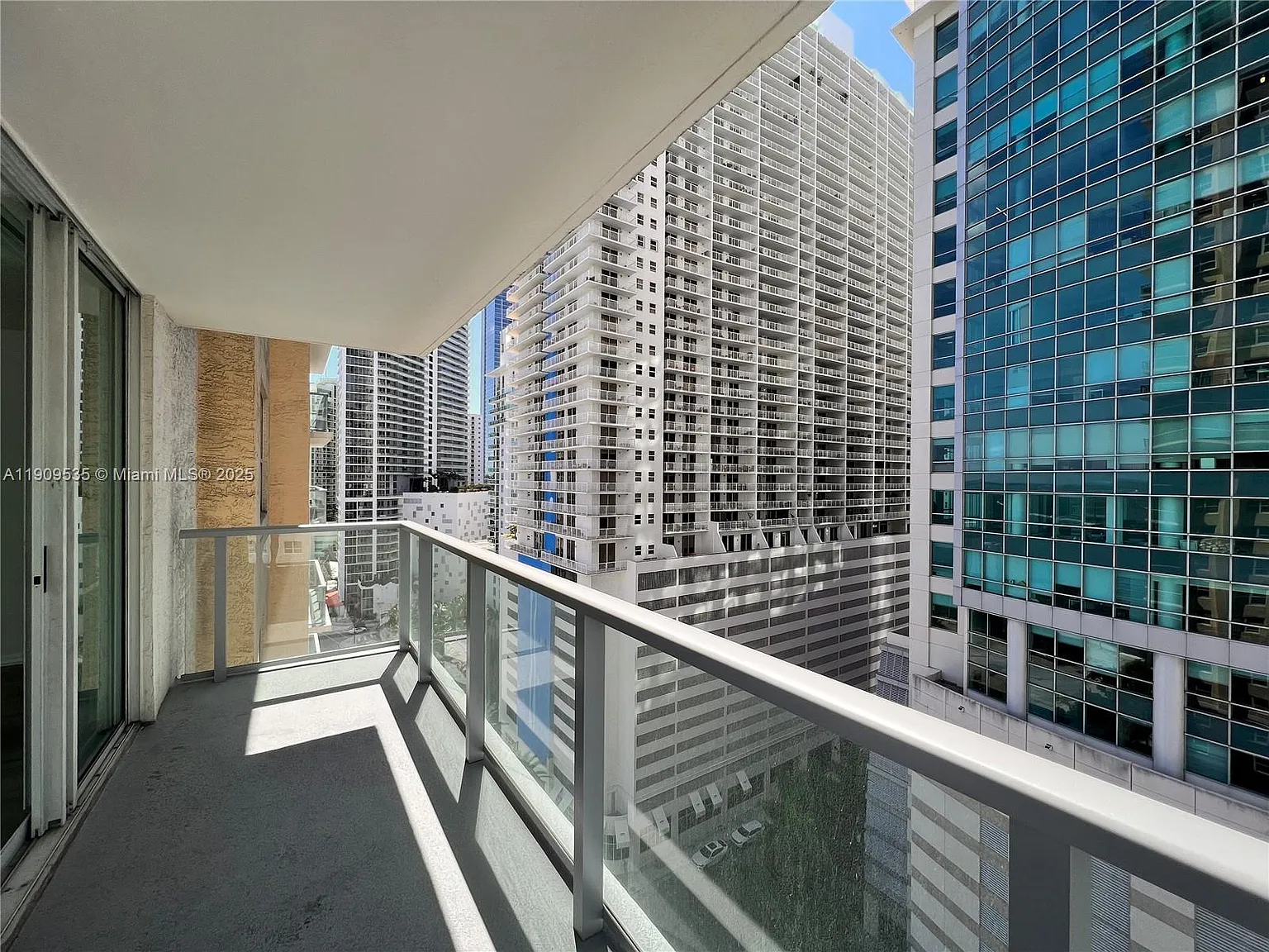 3 bed, 1470 sqft, $5,195 — Photo 3