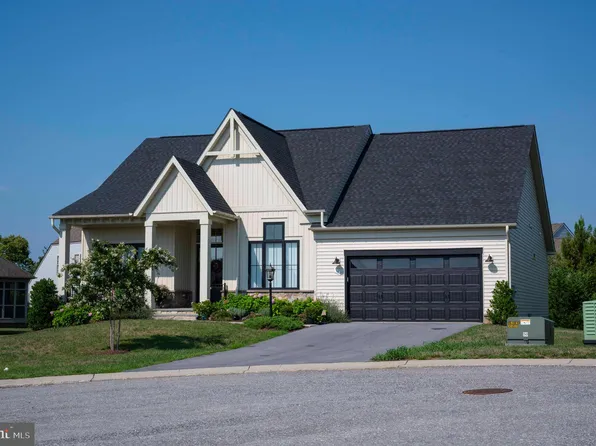 17 Blackburn Ct, Charles Town, WV 25414