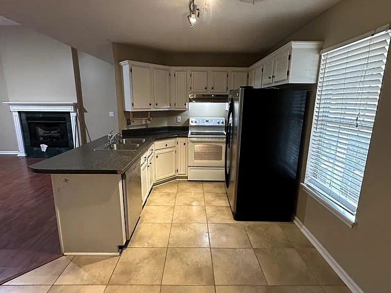 910 Crawford Cir — Photo 8