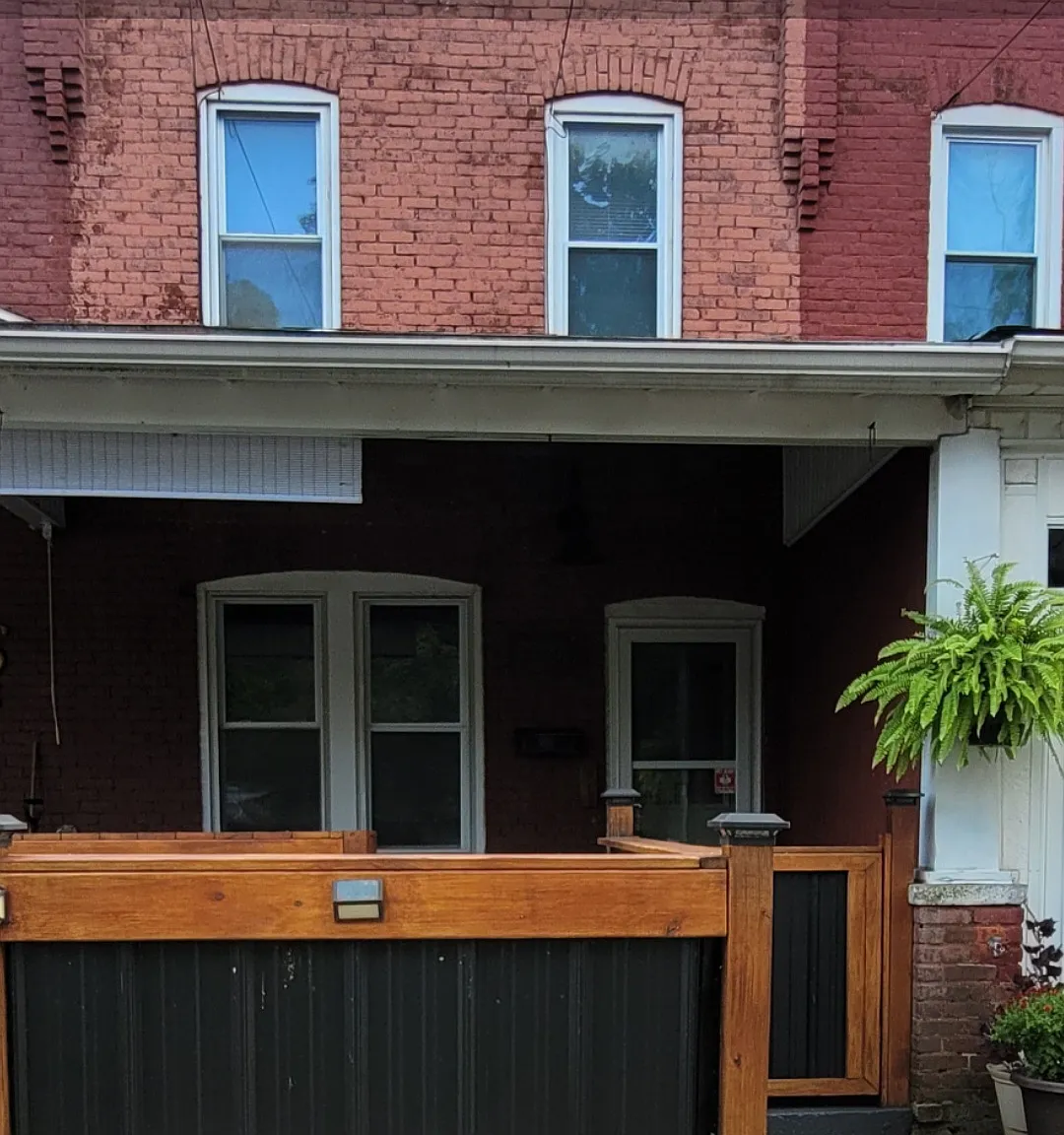 3 bed, $1,800 — Photo 1