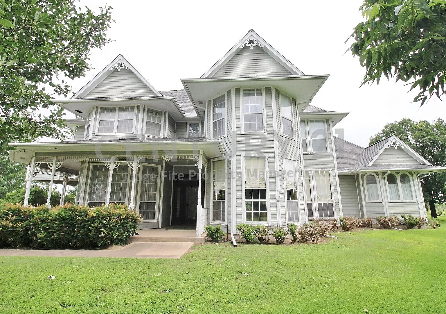 Grand Two-Story, 3/3.5 Victorian Retreat Situated on 2 + Acres in Waxahachie For Rent! — Photo 1