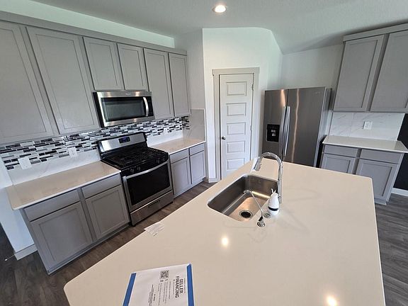 2nd image of 21 Desert Spring Ln