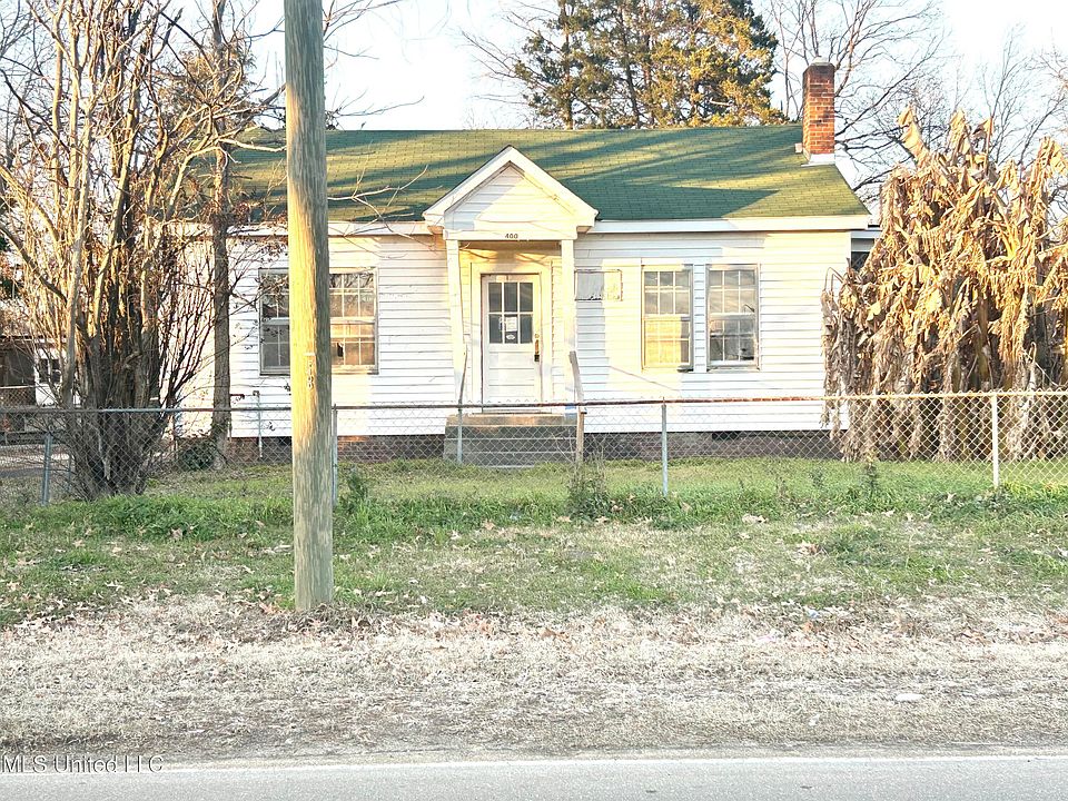 1st image of 400 Lakeside St