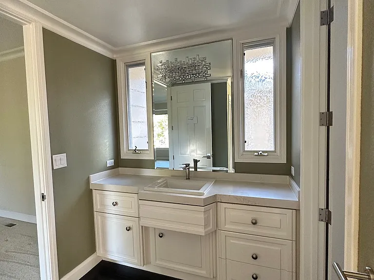 2040 Forest View Ave — Photo 11