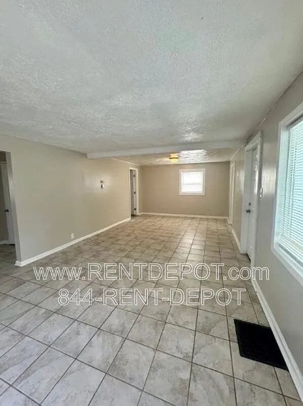 3 bed, 1.0 bath, 1101 sqft, $1,195 — Photo 2