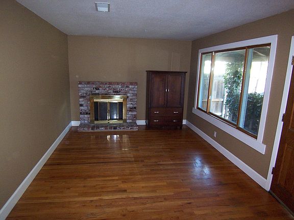 2nd image of 1920 Park Blvd