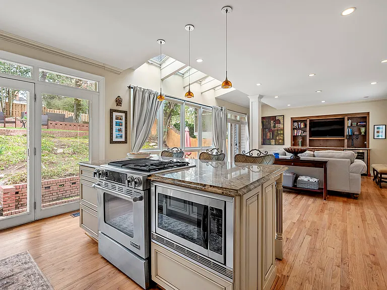525 Spring Valley Rd NW — Photo 20