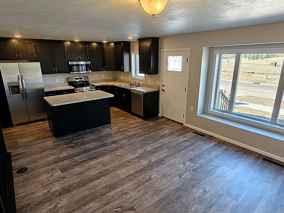 Entry Area w Island, Pantry, and Railing options