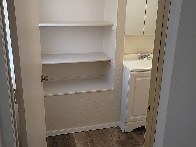NE Spokane 2 bedroom apartment (Fresh paint and flooring) — Photo 17