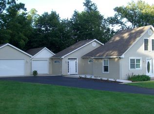 2055 N 35th Rd, Ottawa, IL 61350