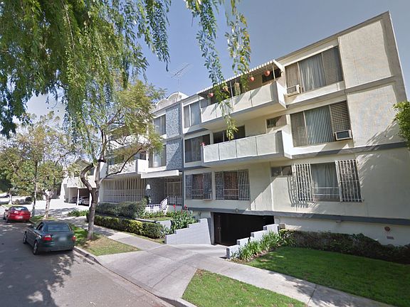 3rd image of 916 N Sierra Bonita Ave APT 14