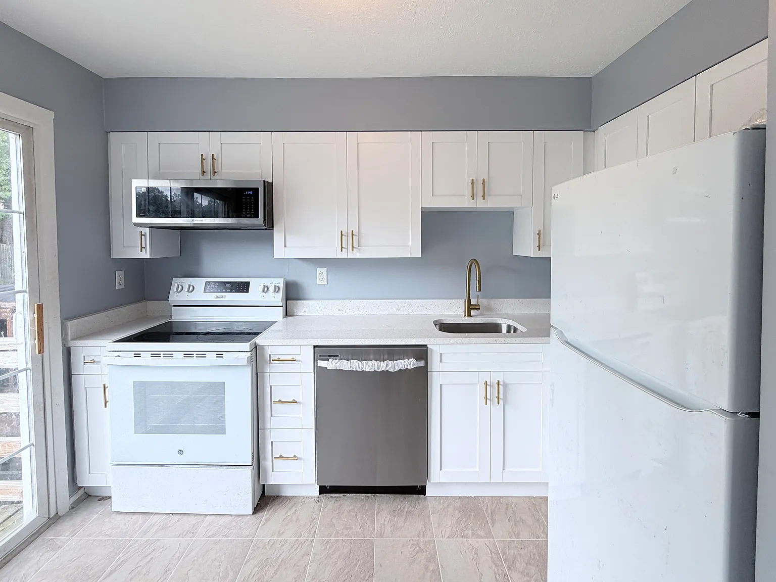 3 bed, 1280 sqft, $2,400 — Photo 4