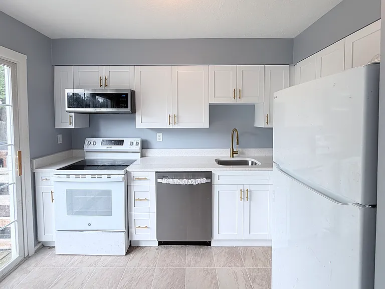 12 Hallview Ct — Photo 4