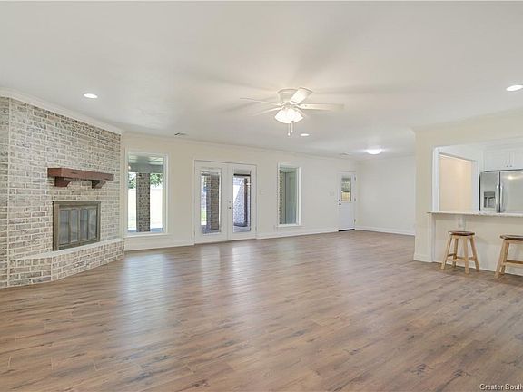 4th image of 126 Beauregard St