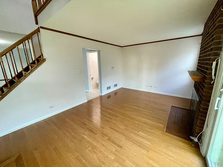 2760 College Hill Cir — Photo 5