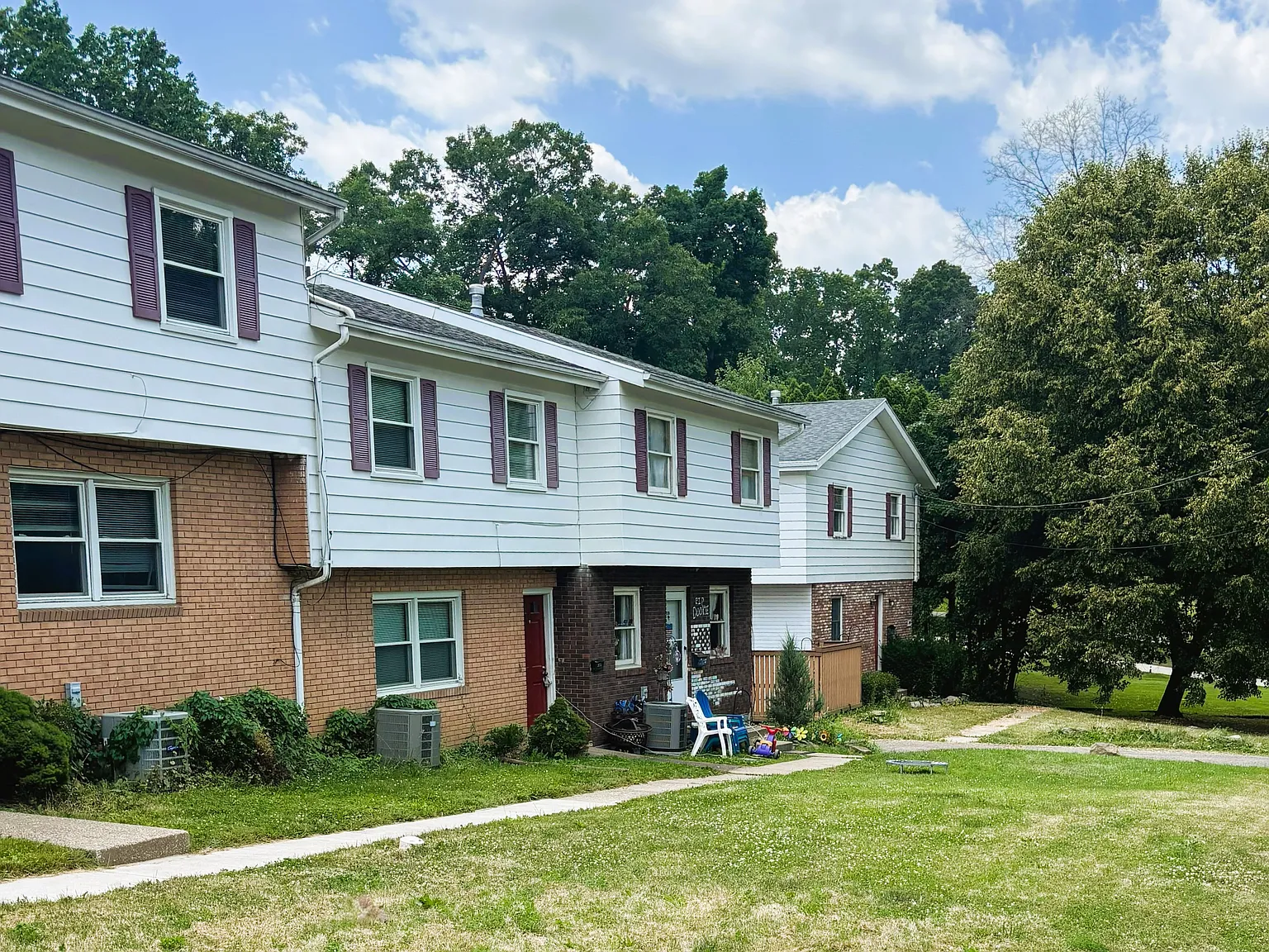 3 bed, 1100 sqft, $1,299 — Photo 2