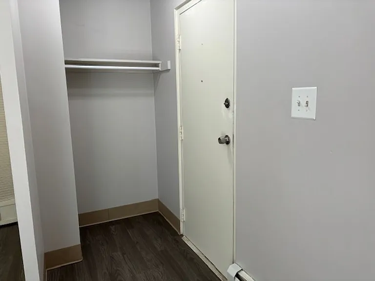 Apartment off 28th and Clyde Park Available — Photo 45