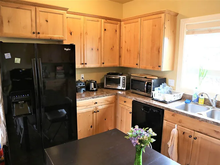 1660 NW Van Buren Ave #A — Photo 10