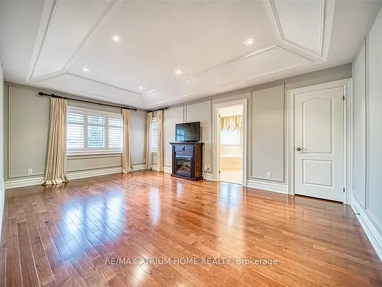 18 Soleil Blvd — Photo 17