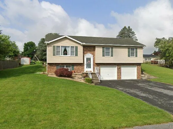 1572 Buttercup Dr, Chambersburg, PA 17202