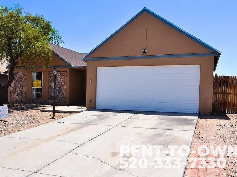 8661 N Newhill Ave — Photo 1