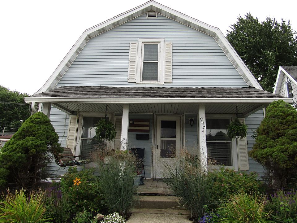 1st image of 907 E Market St