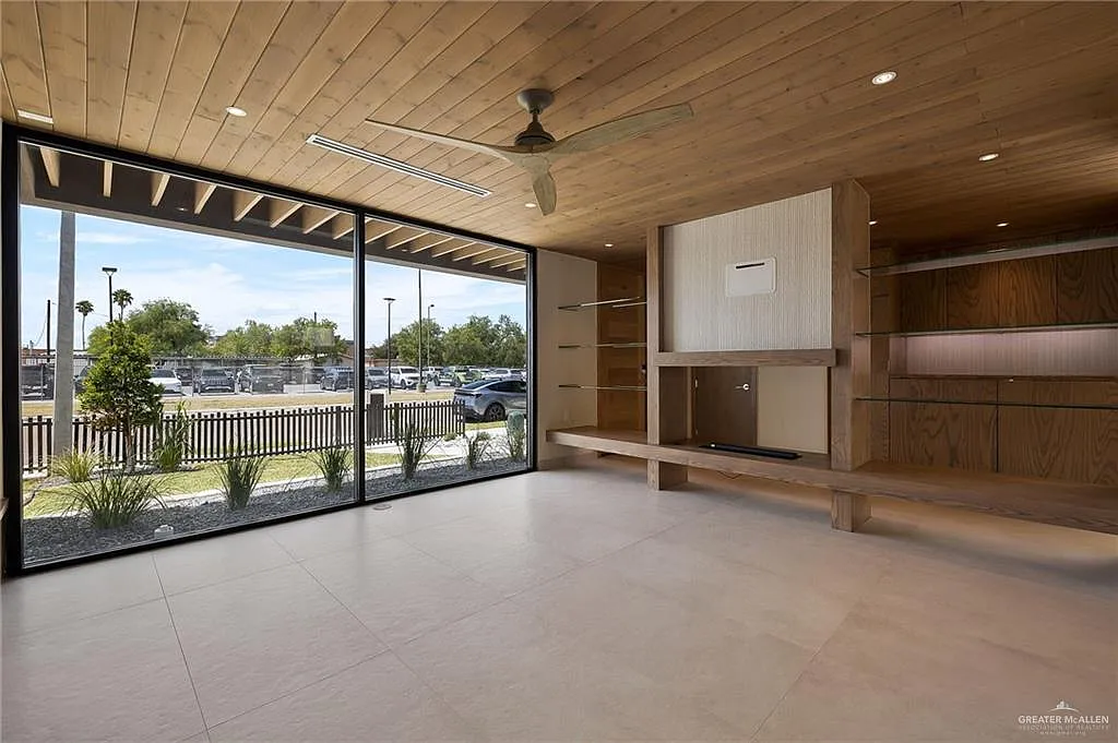 4 bed, 3.5 bath, 2304 sqft, $3,800 — Photo 4