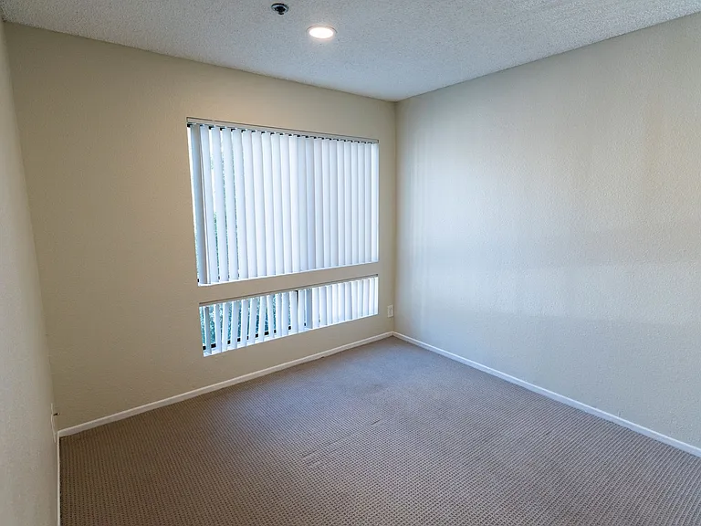 700 S. Berendo Ave — Photo 59
