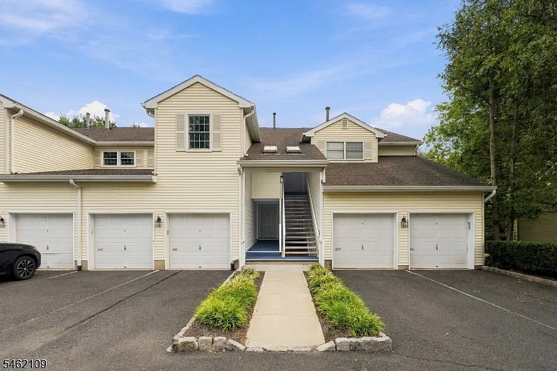 1 bed, 1.0 bath, $2,375 — Photo 1