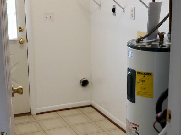 4th image of 856 Sussex Pl