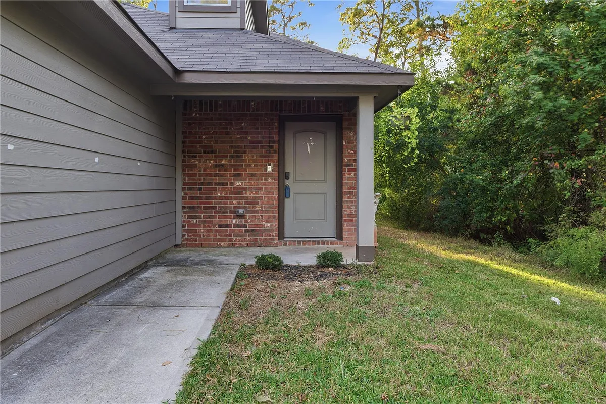 Building Photo - 15082 Arrowhead Loop E