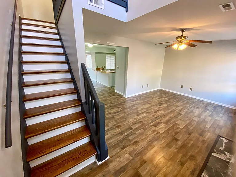 1116 N Green Dr — Photo 3